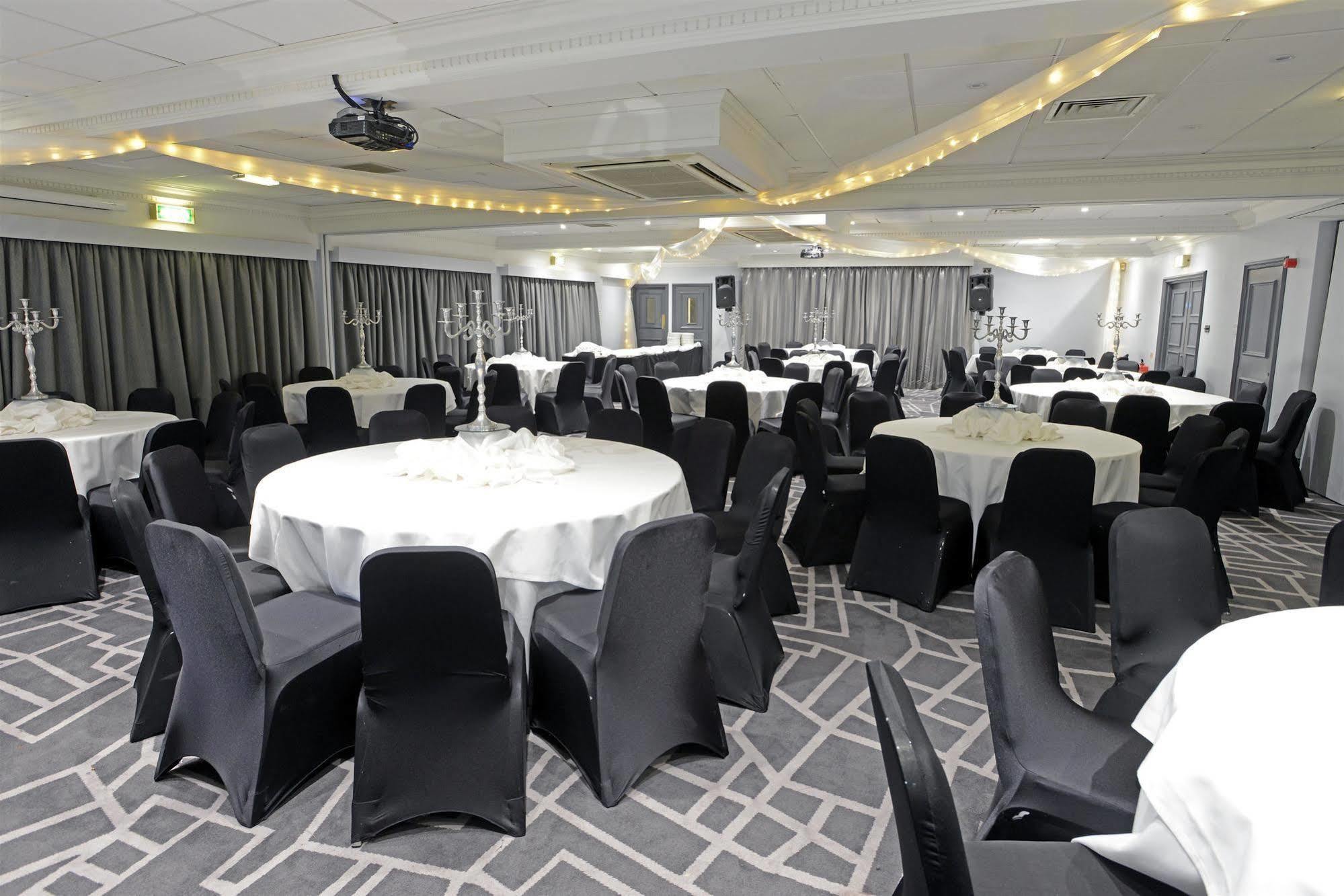 Village Hotel Nottingham Beeston  Extérieur photo